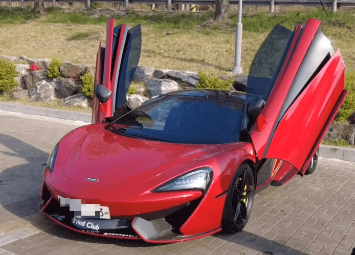 McLaren 570S (2015)